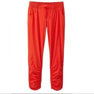 Athleta Prima Crops in Saffron Red Size 0